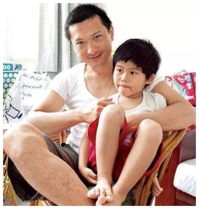 家有“残疾”孩子的明星，倪萍放弃事业，她伺候儿子40多年