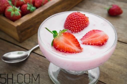 纯牛奶和酸奶哪个好？纯牛奶做酸奶的方法