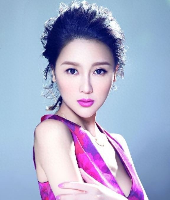 李小璐的闺蜜，“泰迪姐妹团”成员，最会赚钱的是五妹和七妹