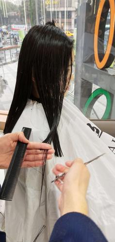 剪长发的技巧(如何剪头发)