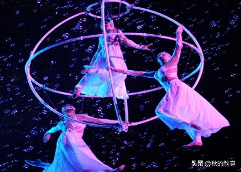 广州市长隆旅游度假区，占地面积 1万亩，门票价格 285-350元