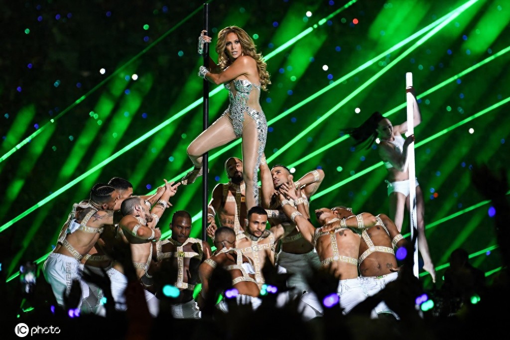 超级碗：詹妮弗洛佩兹、狼姐合体献唱 创24小时最高观看人次纪录